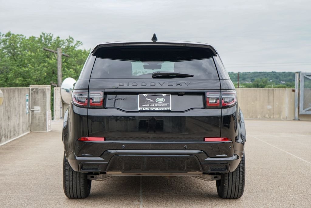 Used 2025 Santorini Black Metallic Land Rover SE image 8