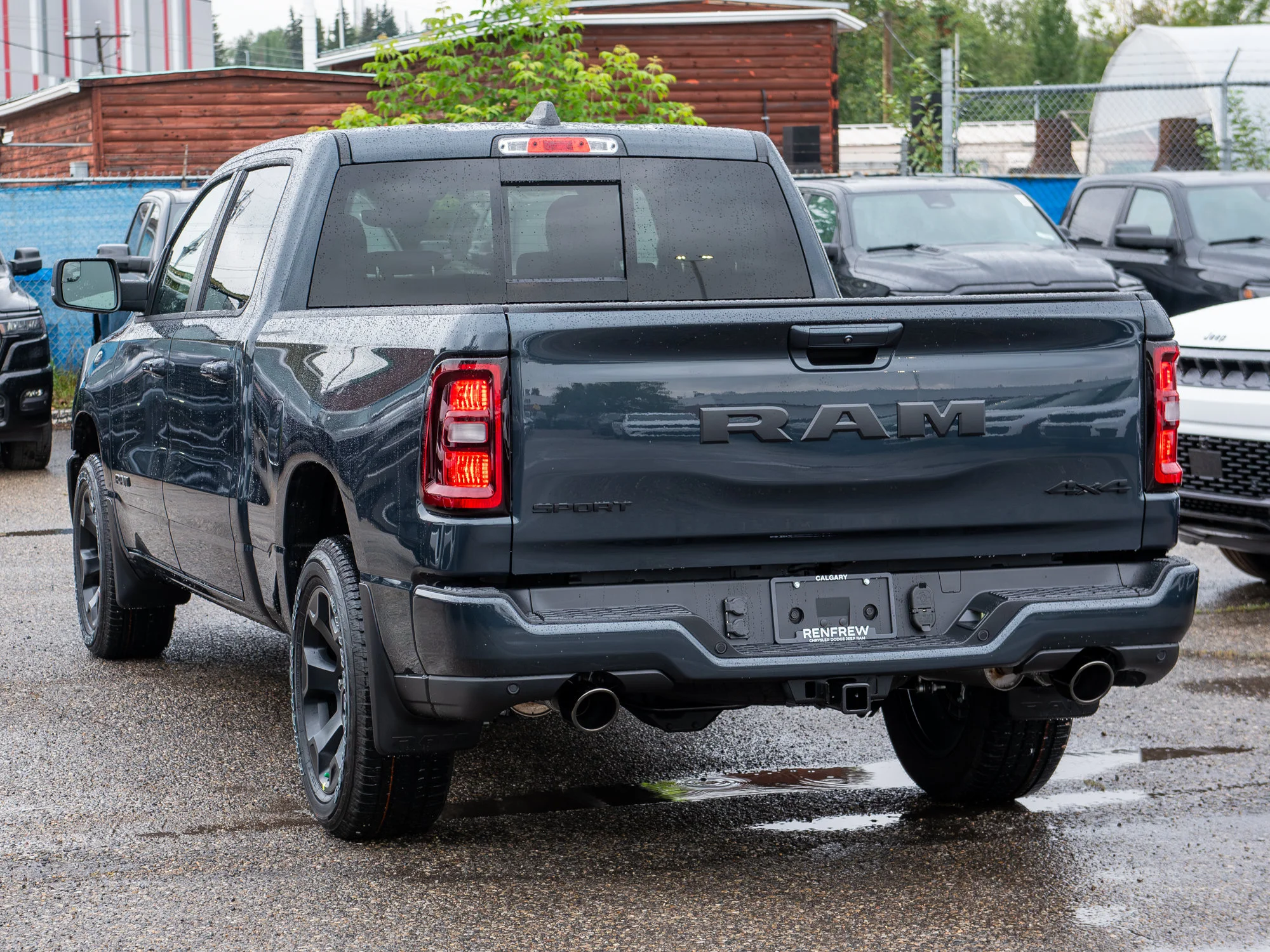 New 2026 Blue RAM Sport* Crew Cab 4x4, Panoramic Sunroof, Heated Seats/Wheel, Nav image 4