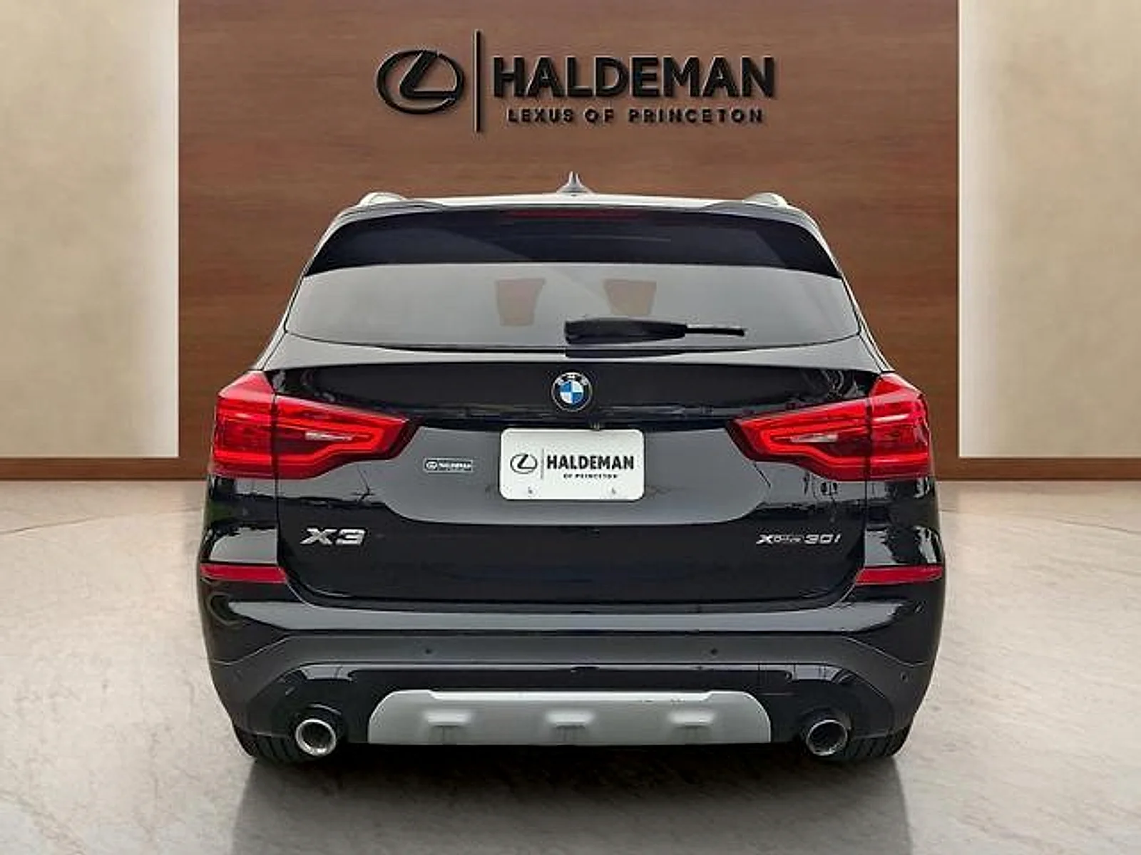Used 2019  BMW xDrive30i image 5