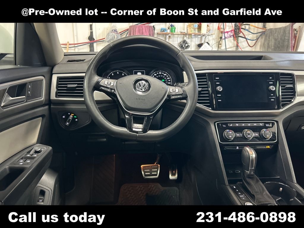 Used 2018 White Volkswagen SEL image 17