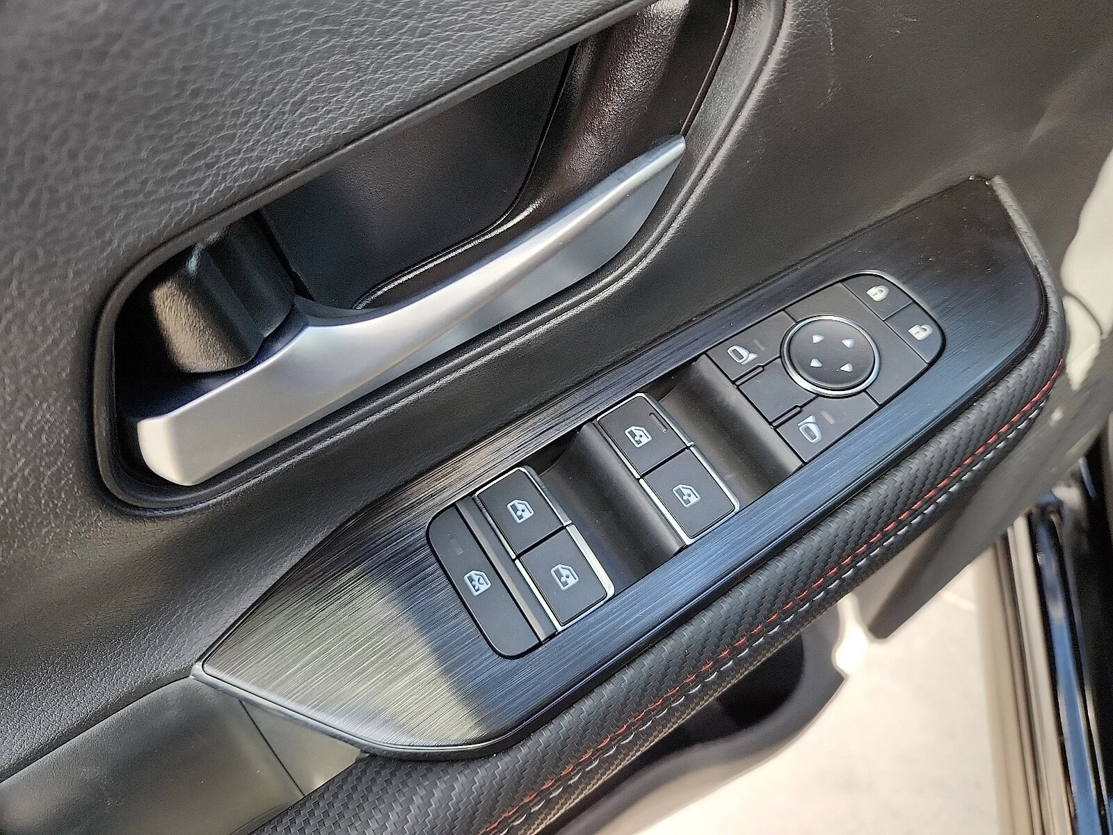 New 2026 KH3 Super Blac Nissan SR Front-Wheel Drive image 14