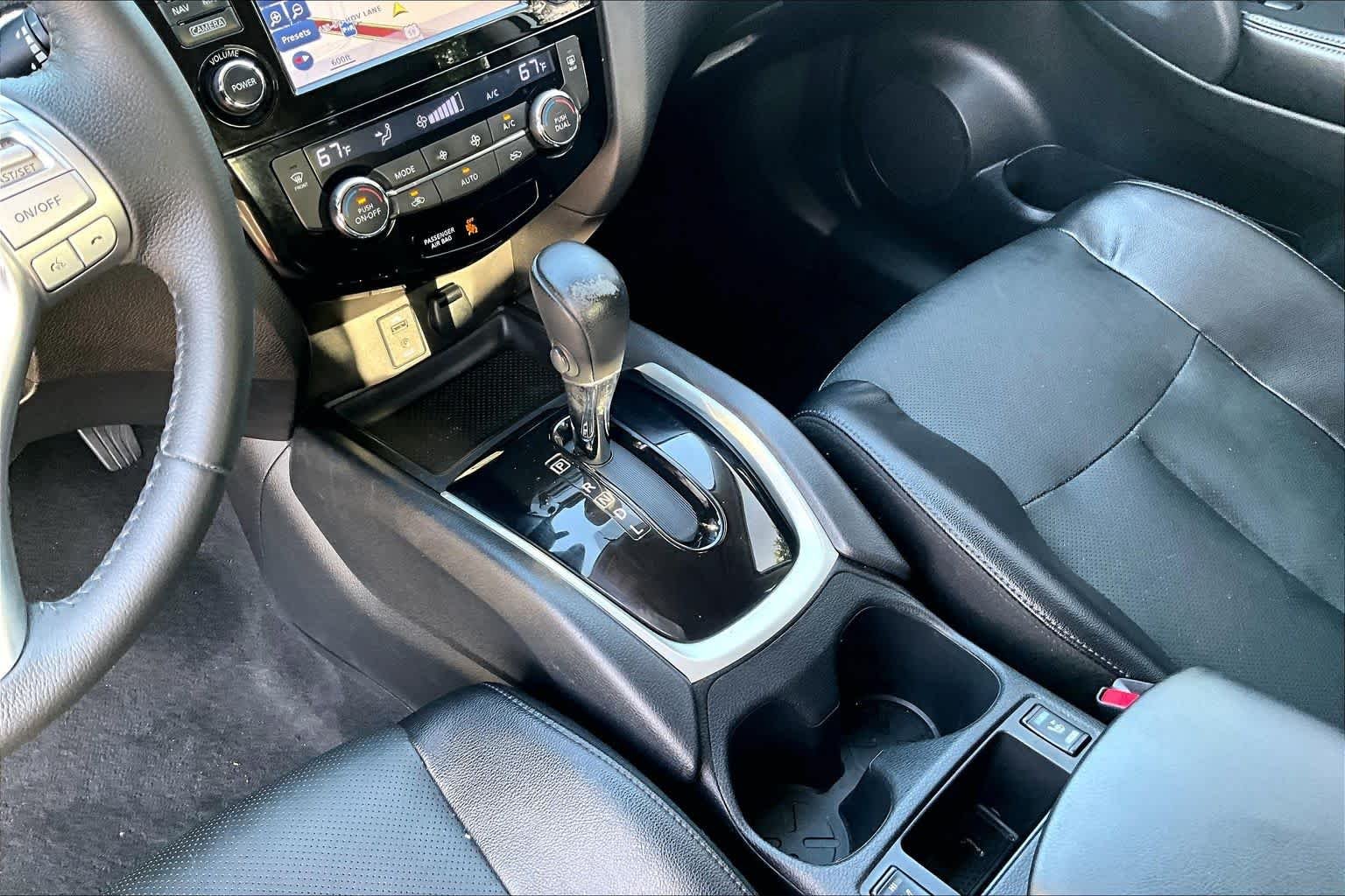 Used 2016 Pearl White Nissan SL image 16