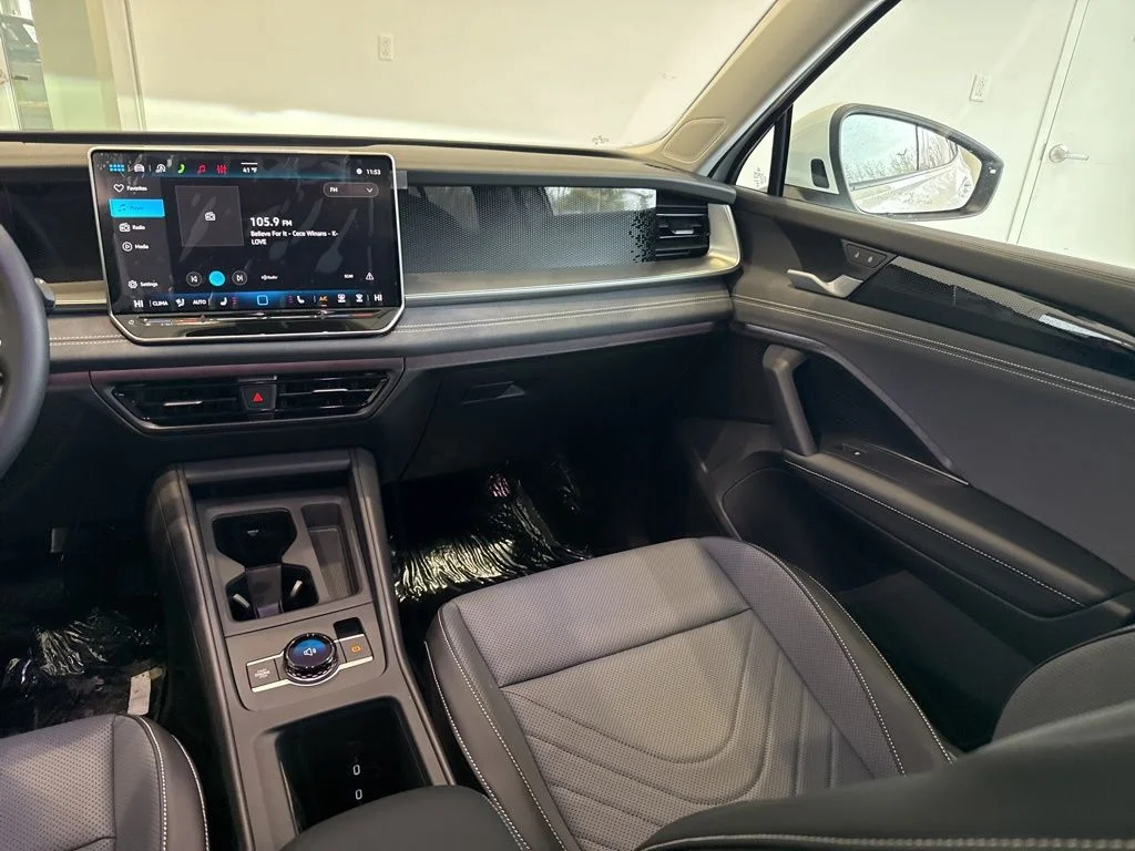 2026 Volkswagen Tiguan SE - Photo 12
