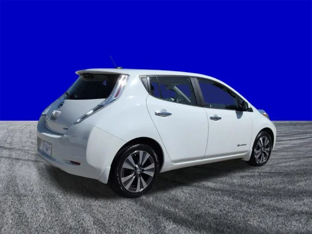 Used 2015 Glacier White Nissan SV image 4