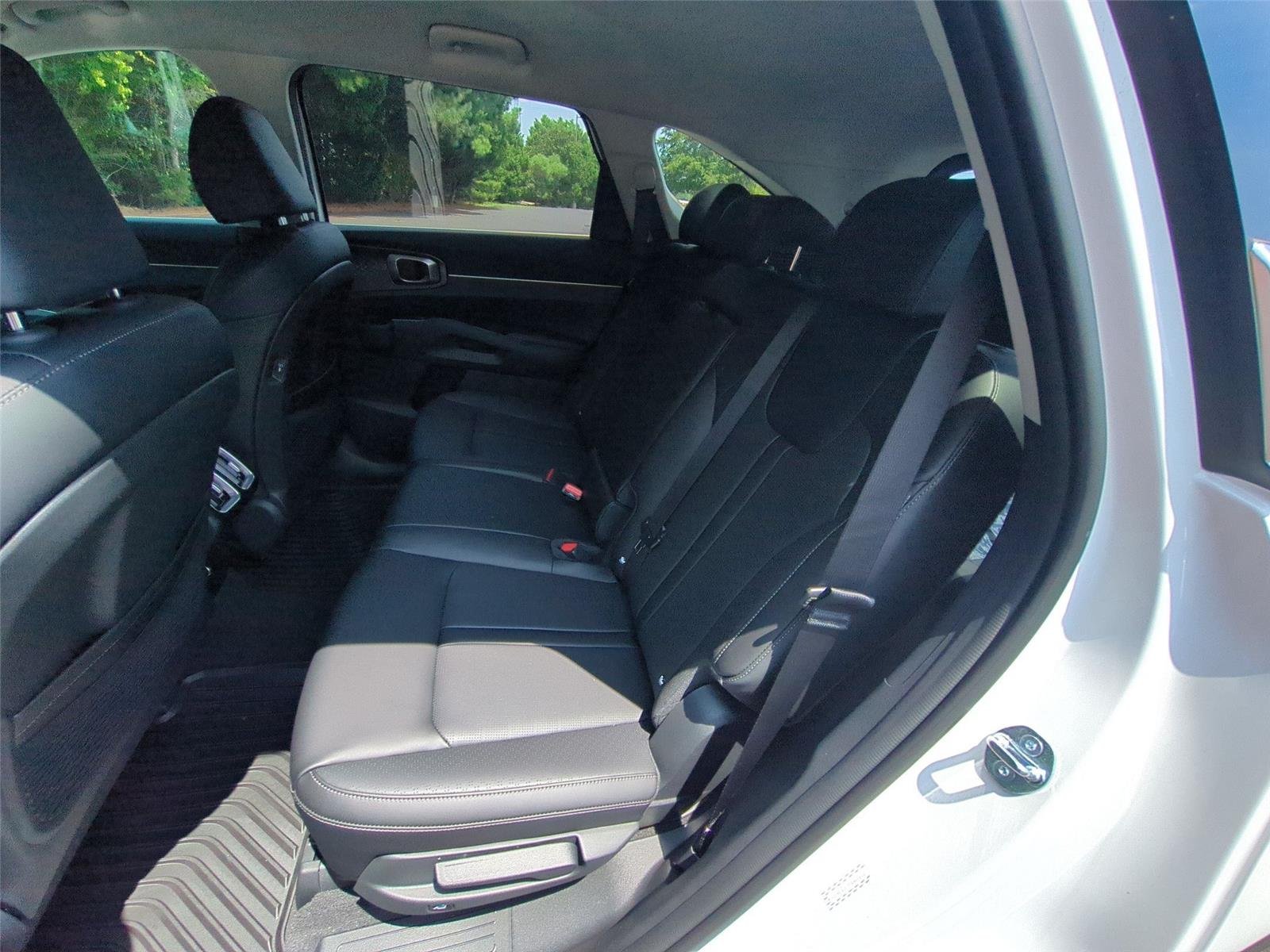 New 2026 Glacial White Kia S image 32