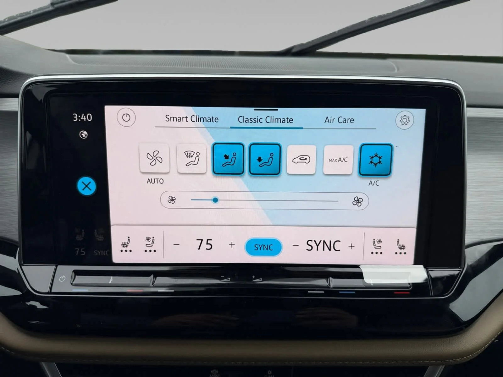 2026 Volkswagen Atlas Cross Sport SE w/Tech - Photo 17