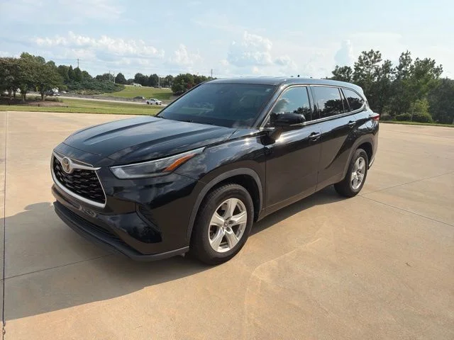 Used 2021 Midnight Black Metallic Toyota L image 3