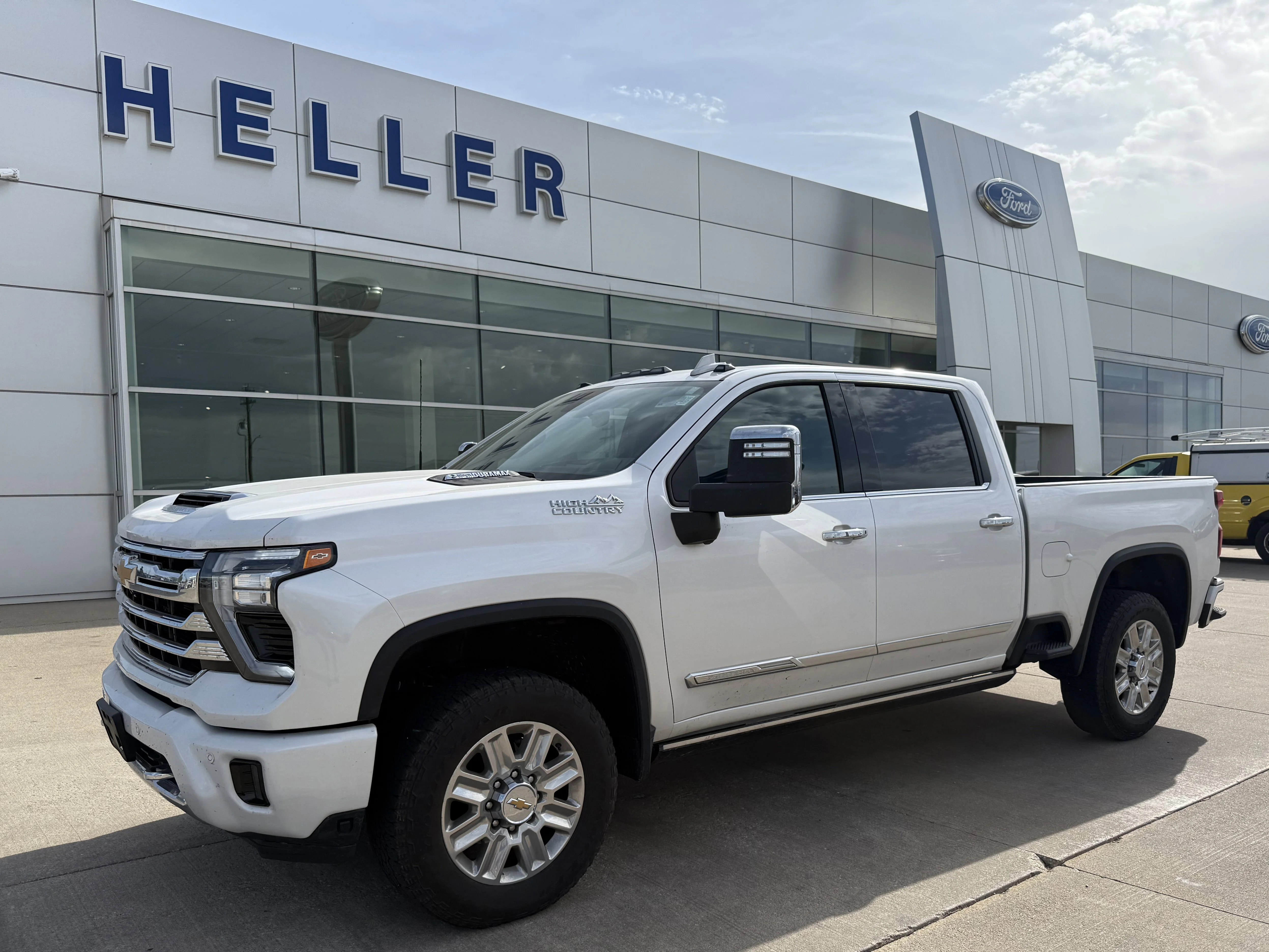 Used 2024 Iridescent Pearl Tricoat Chevrolet High Country image 3