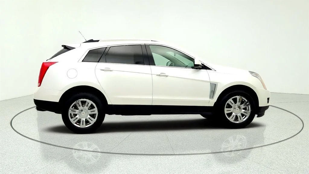 Used 2016 Platinum Ice Tricoat Cadillac FWD 4dr Luxury Collection w/ Nav & Driver Awareness Pkg image 4
