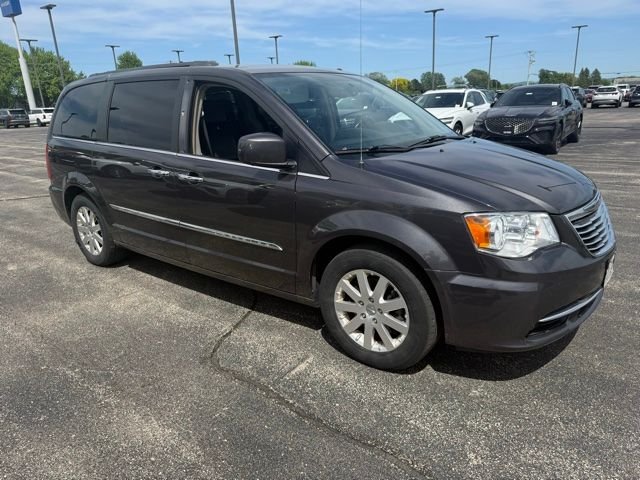 2015 Chrysler Town & Country Touring's photo