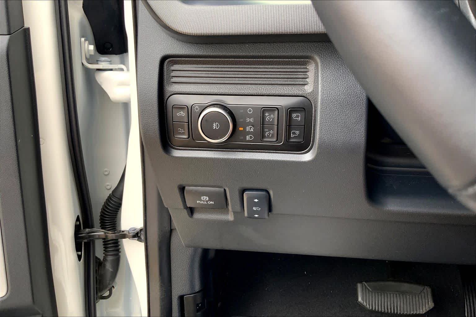 Used 2025 Star White Ford Platinum image 36