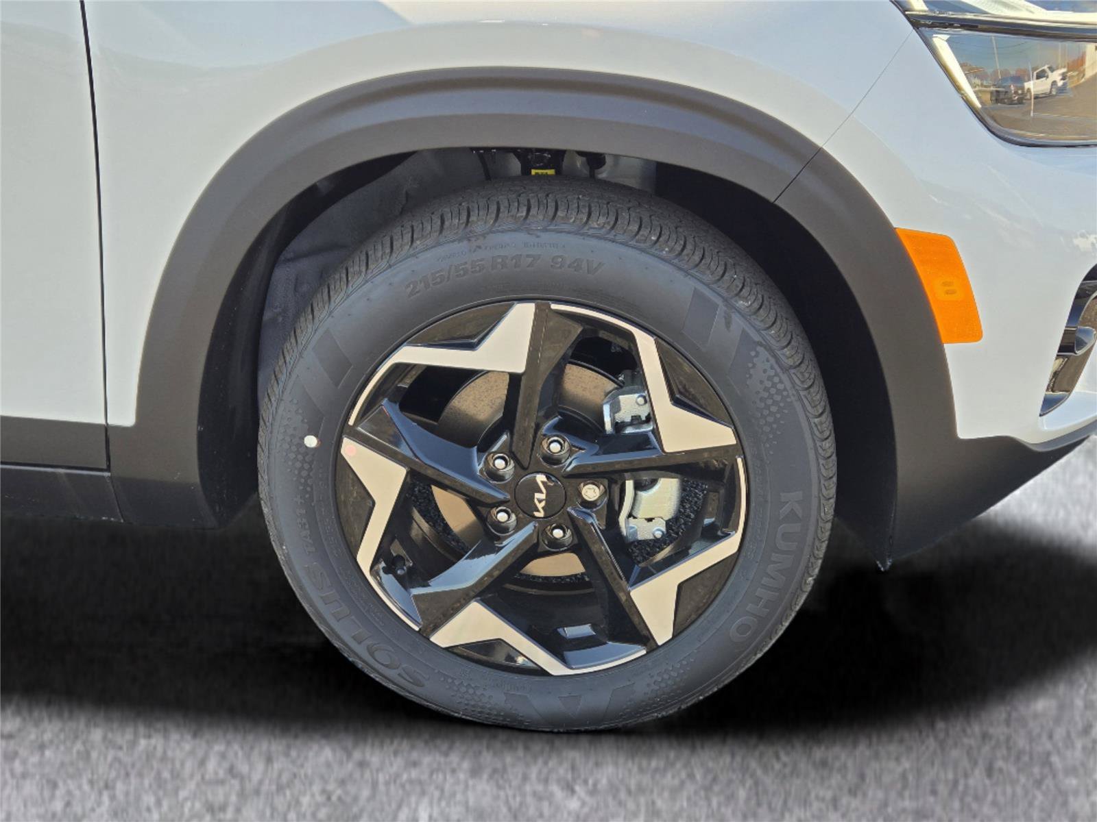New 2026 Snow White Pearl Kia EX image 5