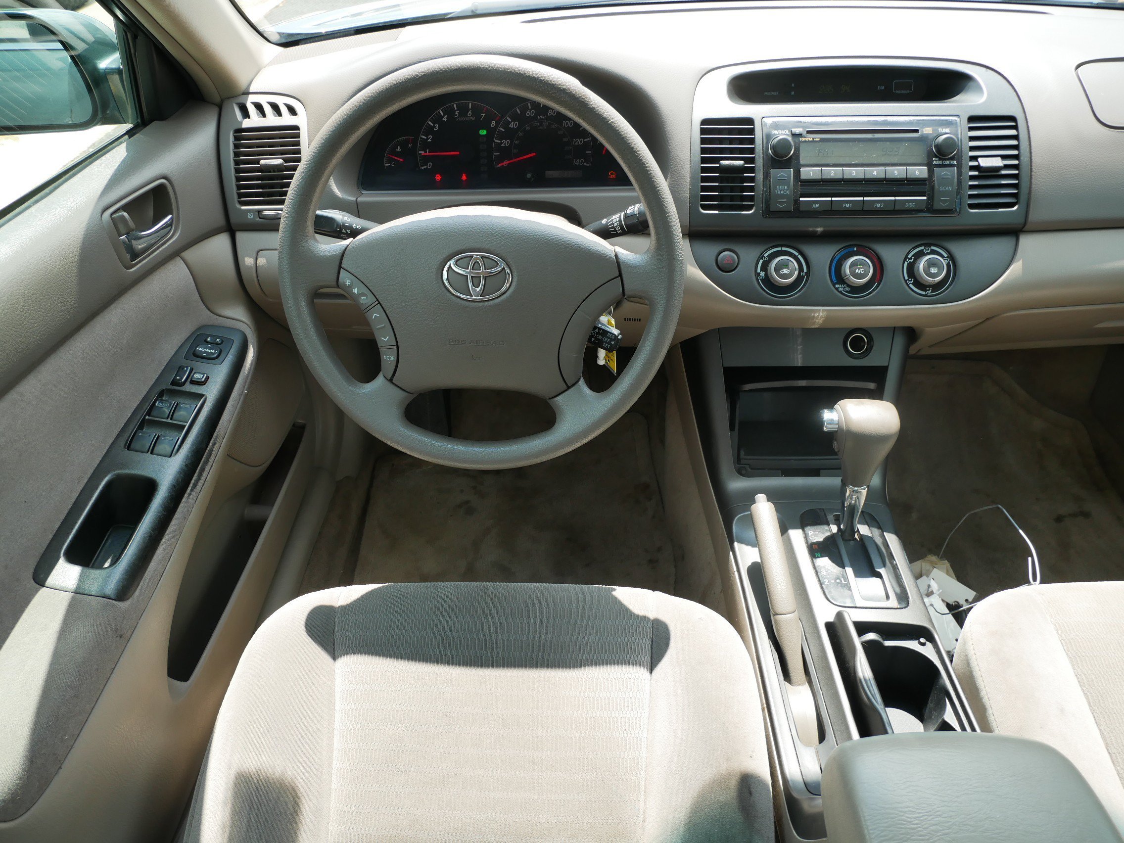 Used 2005 Gray Toyota LE image 13