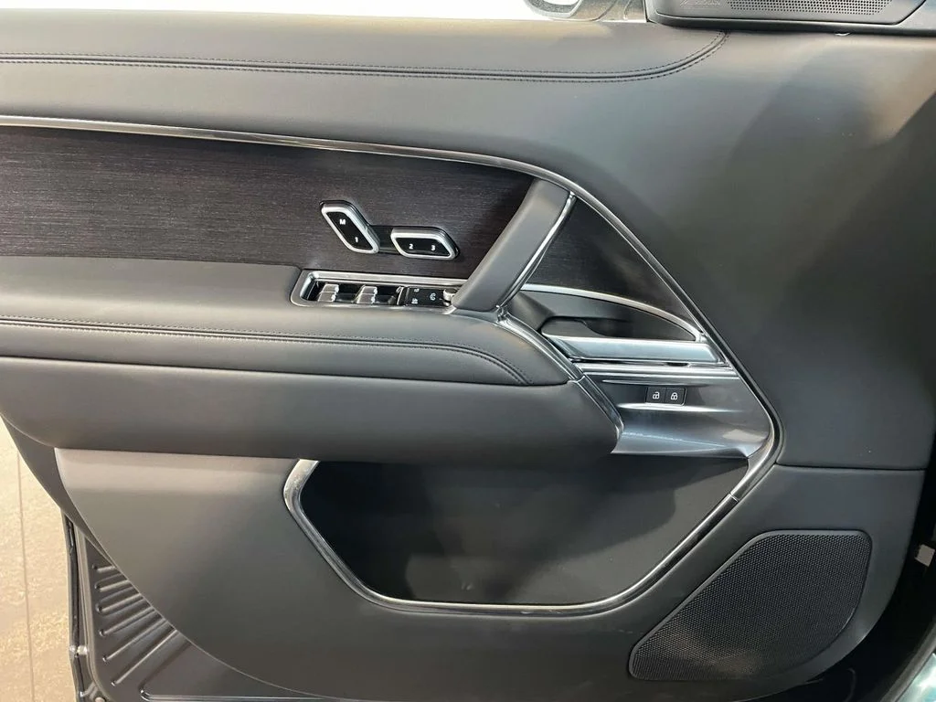 New 2026 Carpathian Grey Land Rover SE image 33