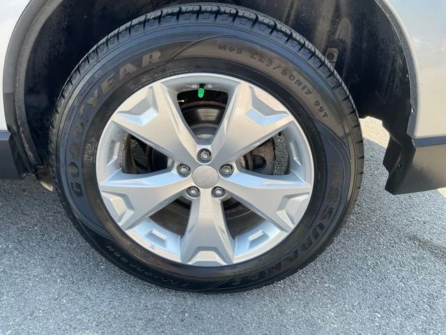 Used 2015 Silver Subaru 2.5i image 21