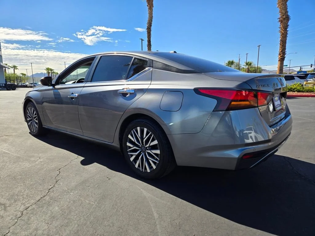 Used 2023 Gun Metallic Nissan 2.5 SV image 4