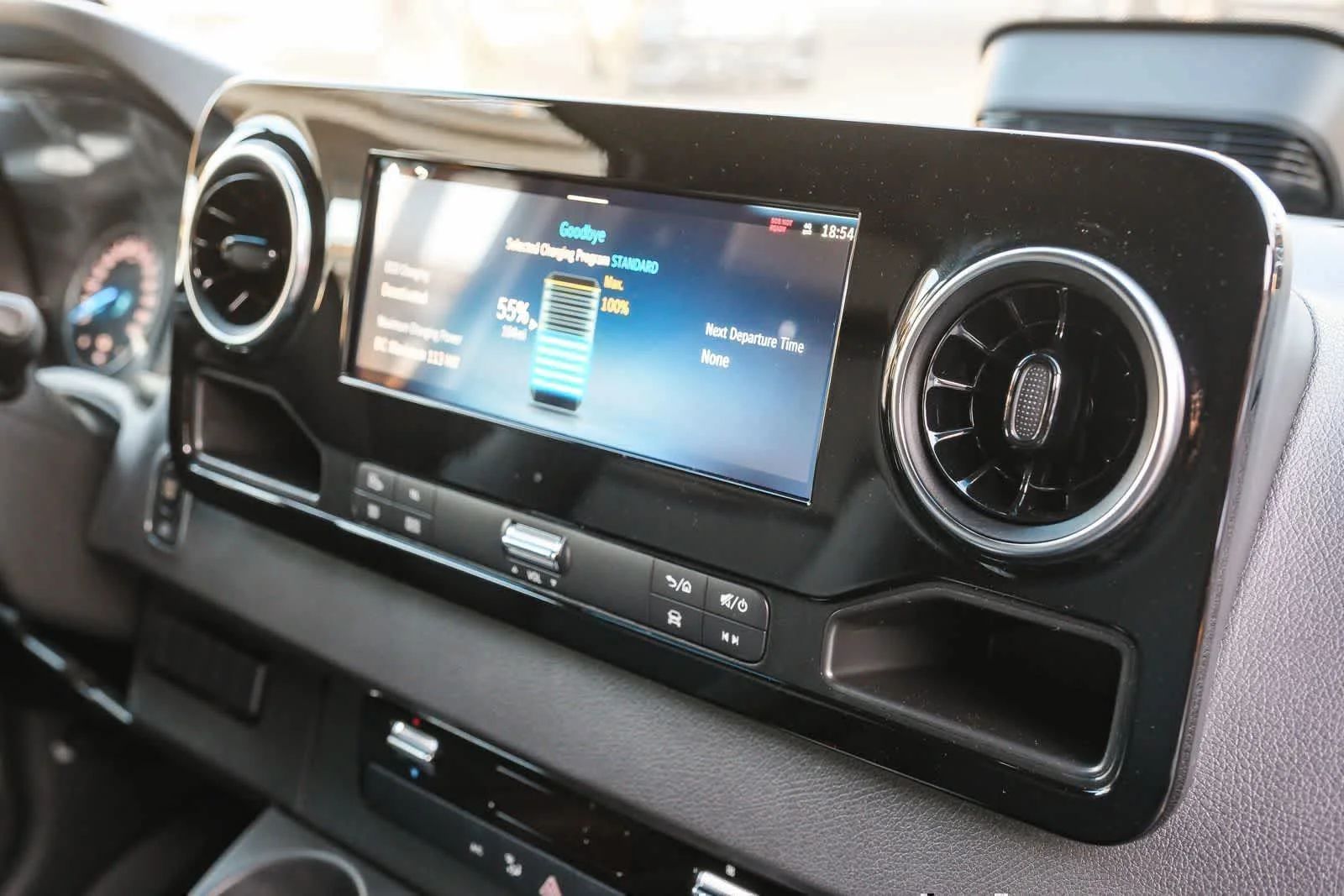 New 2025 Arctic+White Mercedes-Benz Cargo 170WB High Roof 113kw Battery RWD SO Motor image 16