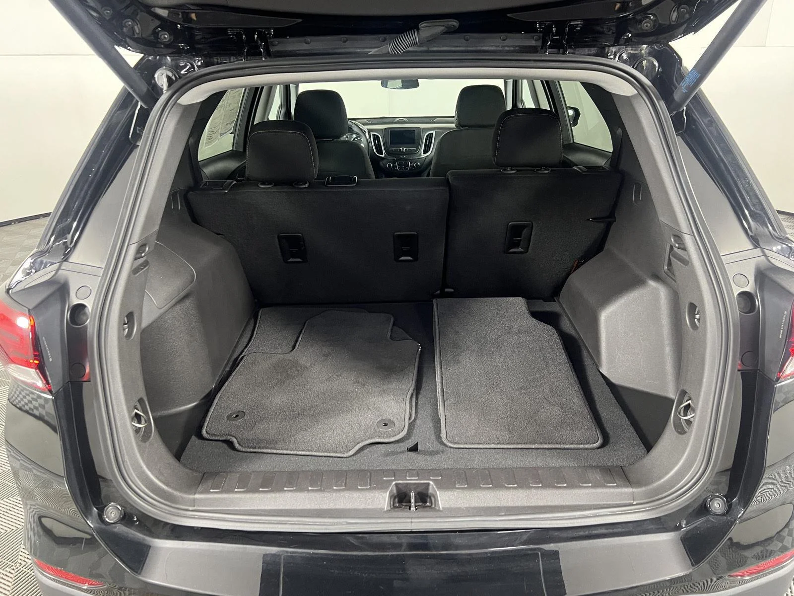 Used 2024 Mosaic Black Metallic Chevrolet LT image 18
