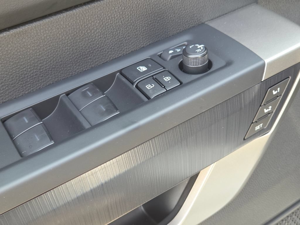 New 2026 Wind Chill Pearl Toyota Platinum image 37