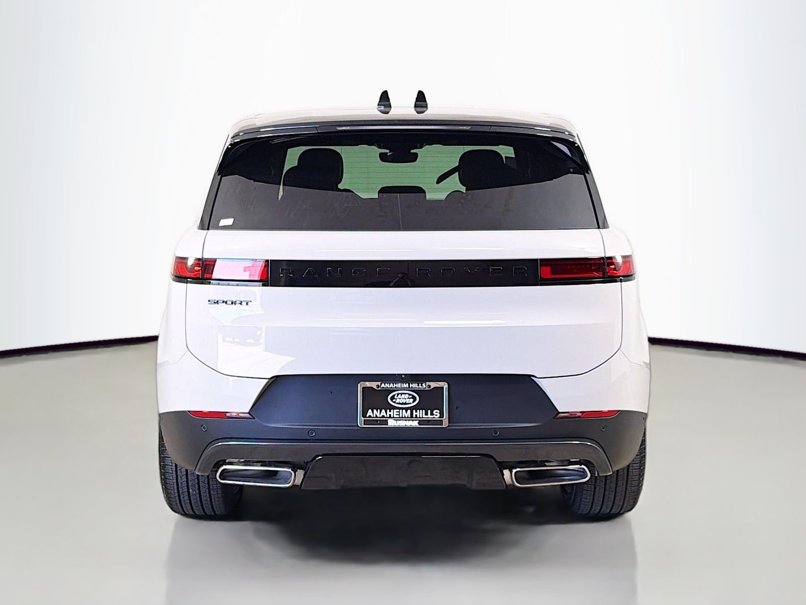 New 2026 Borasco Grey Land Rover SE image 4
