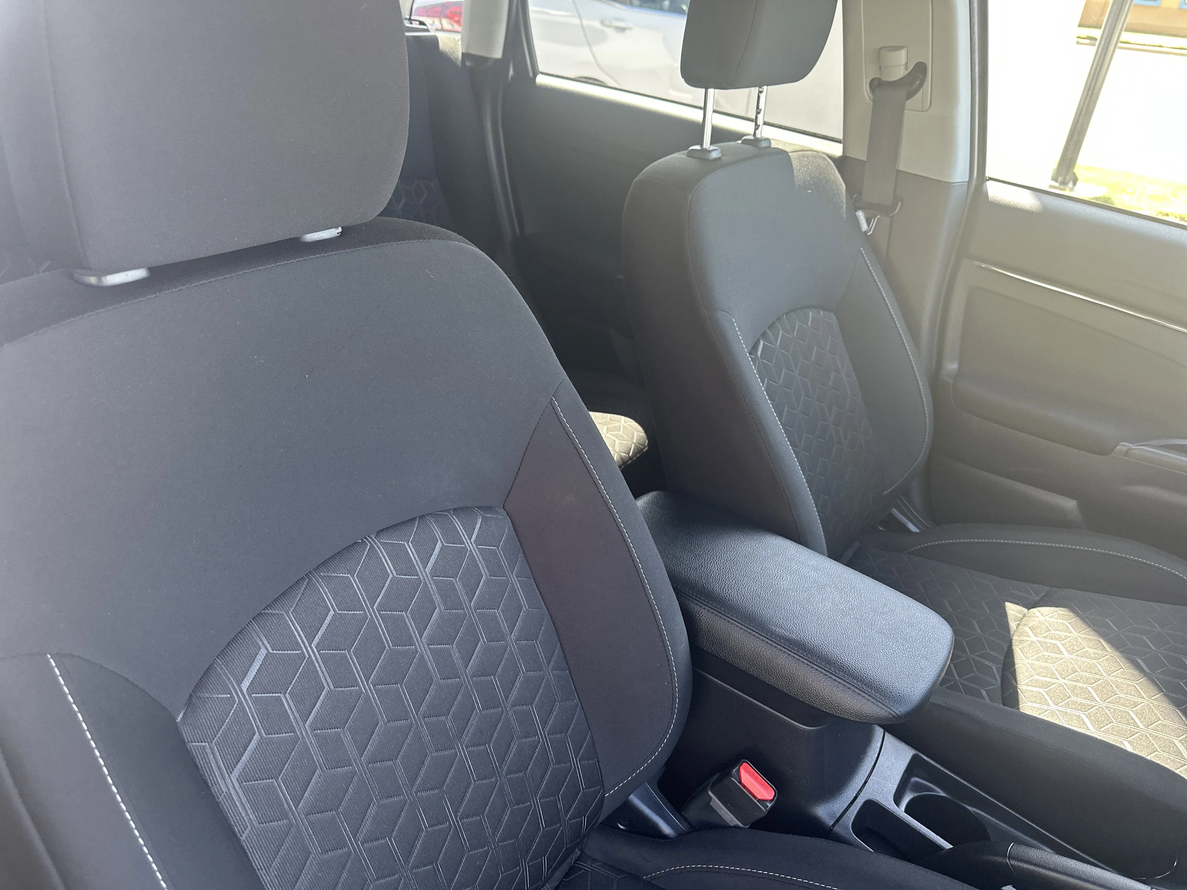 Used 2025  Mitsubishi ES image 27