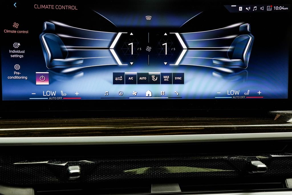Used 2024 Green BMW xDrive40i image 27