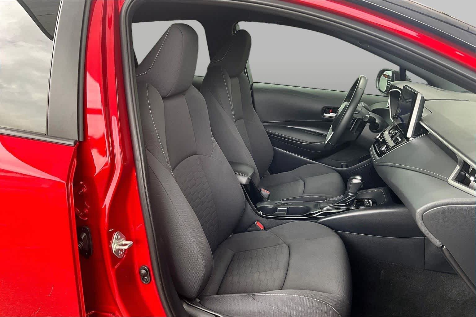Used 2025 Finish Line Red/Midnight Black Metallic Toyota SE image 9