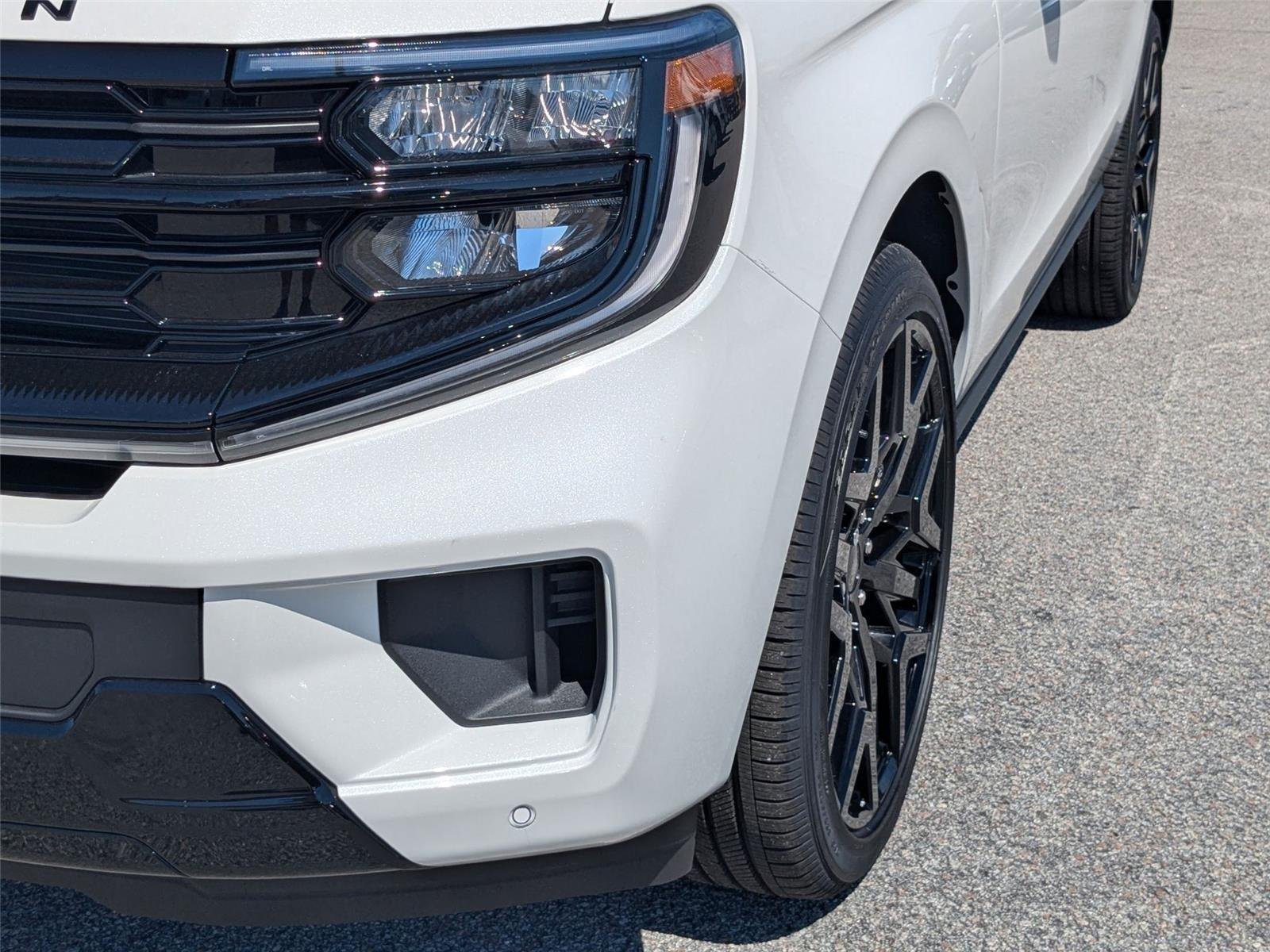 New 2026 Star White Metallic Tri-Coat Ford Platinum® image 9