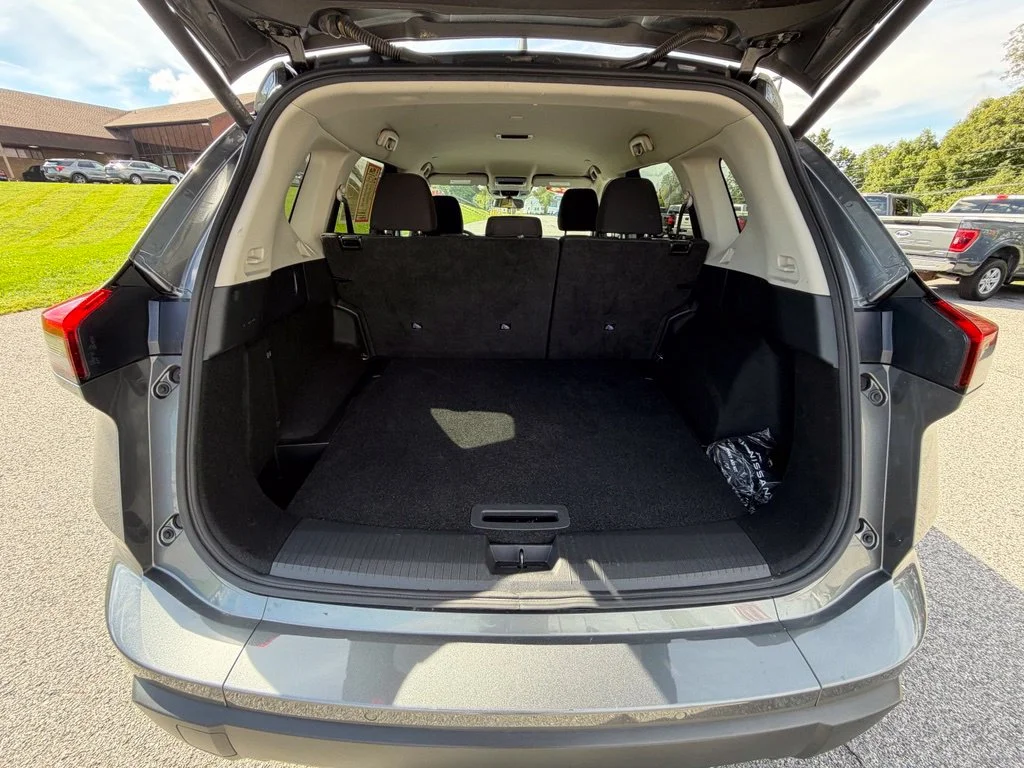Used 2024 Gray Nissan SV image 46