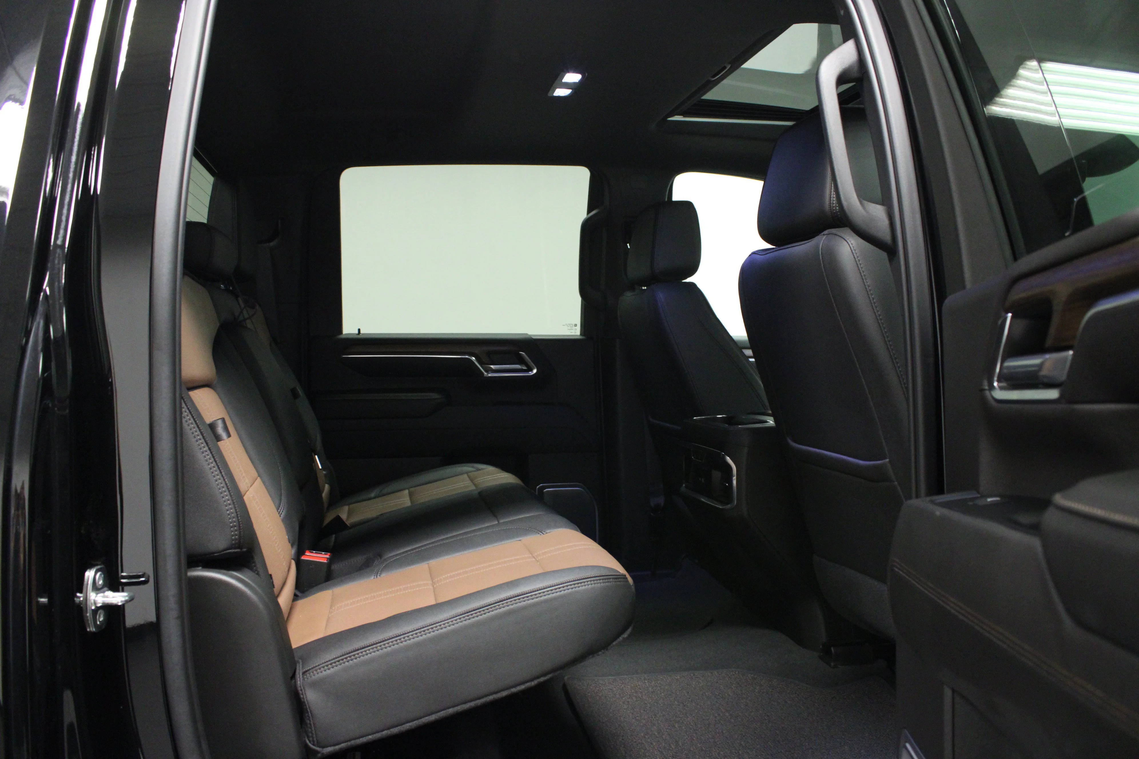 Used 2024 Black Chevrolet High Country image 15