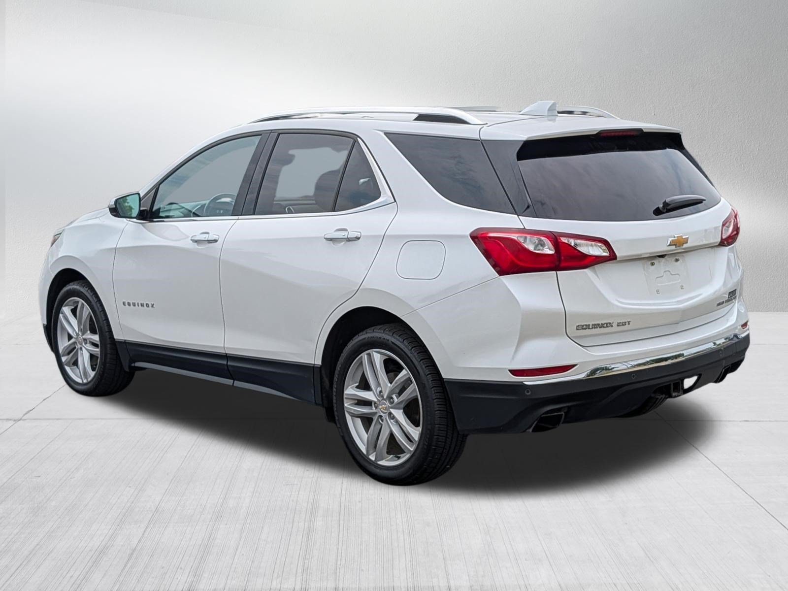 Used 2019 Iridescent Pearl Tricoat Chevrolet Premier image 5