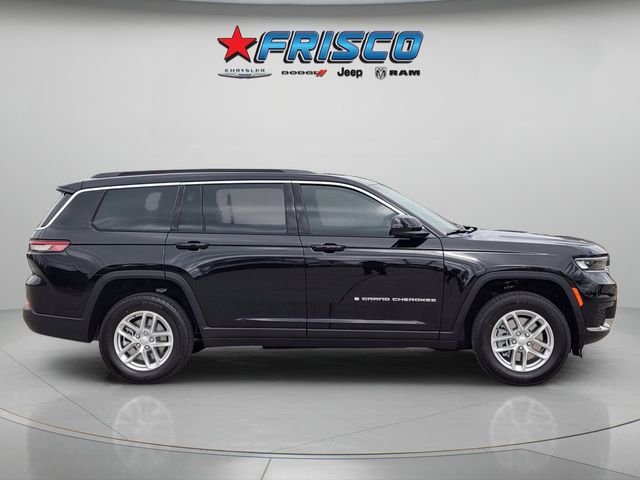 New 2026 Diamond Black Crystal Pearlcoat Jeep Laredo image 2