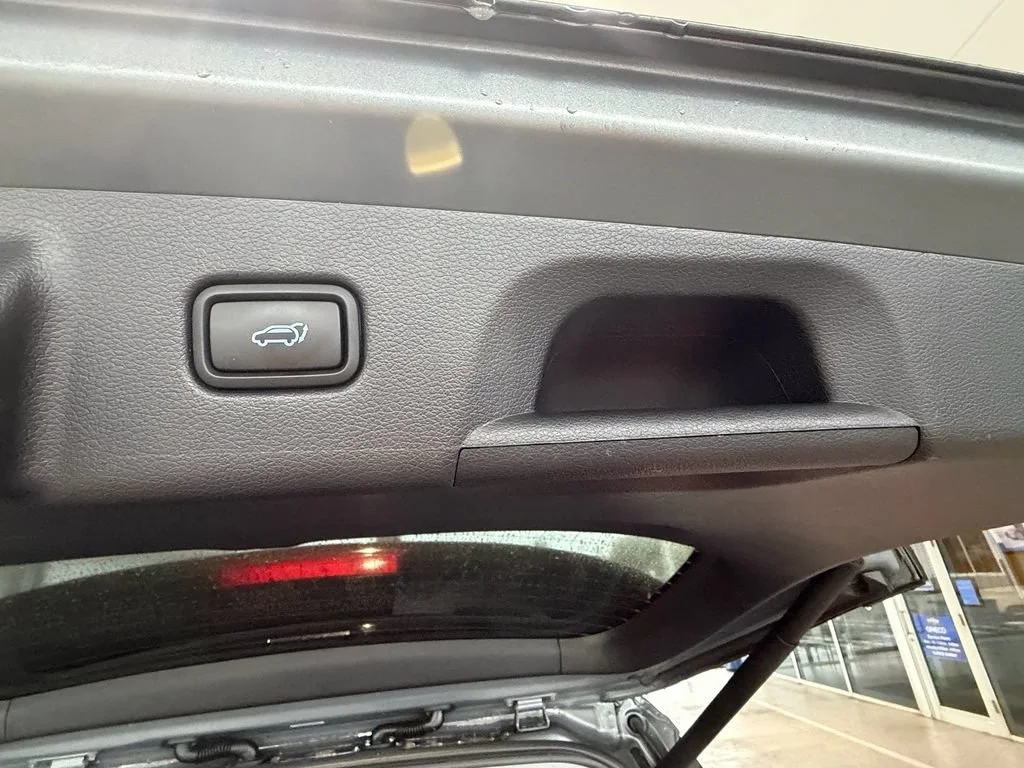 Used 2024 Gray Hyundai SEL 8P image 17