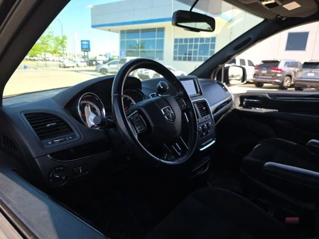 Used 2018 Gray Dodge SE Plus image 9