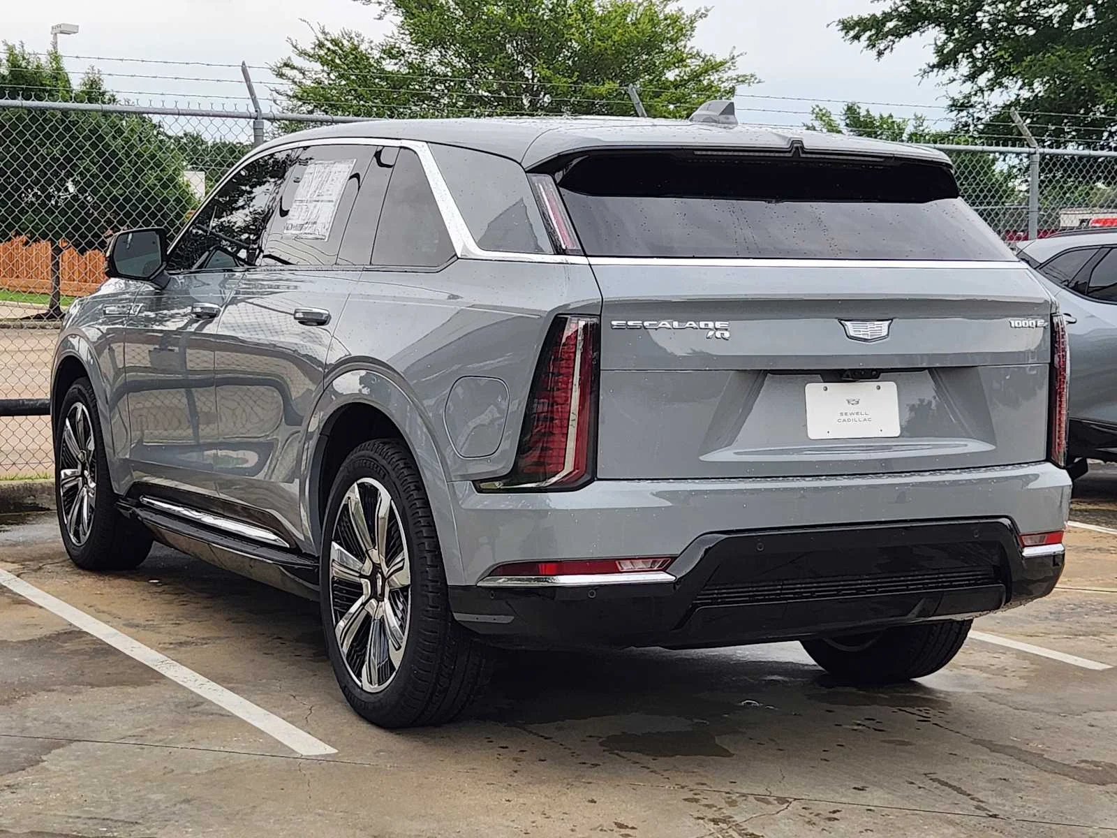 New 2026 Luna Metallic Cadillac Premium Luxury image 3