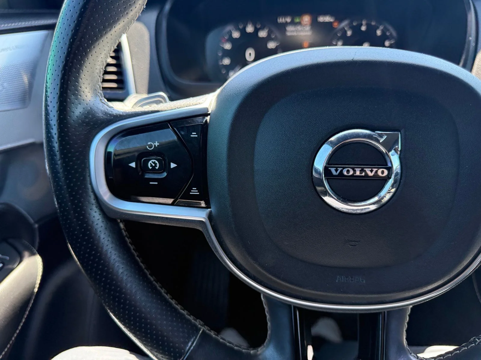 Used 2019 Onyx Black Volvo T6 R-Design image 19
