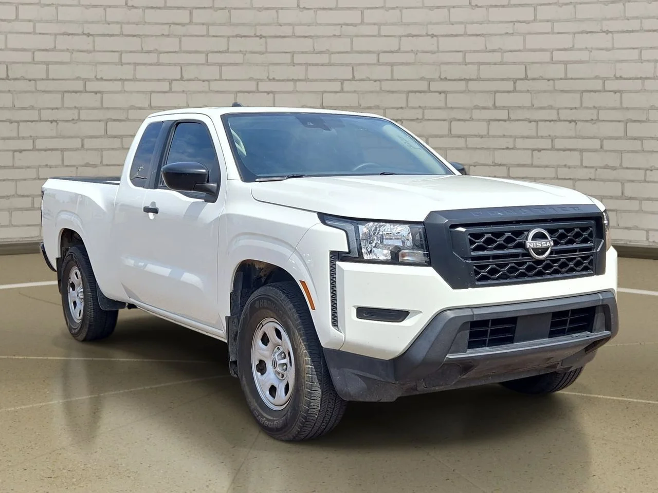 Used 2023 Glacier White Nissan S image 2