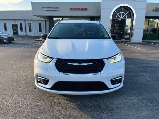 Used 2024 White Chrysler Touring L image 34