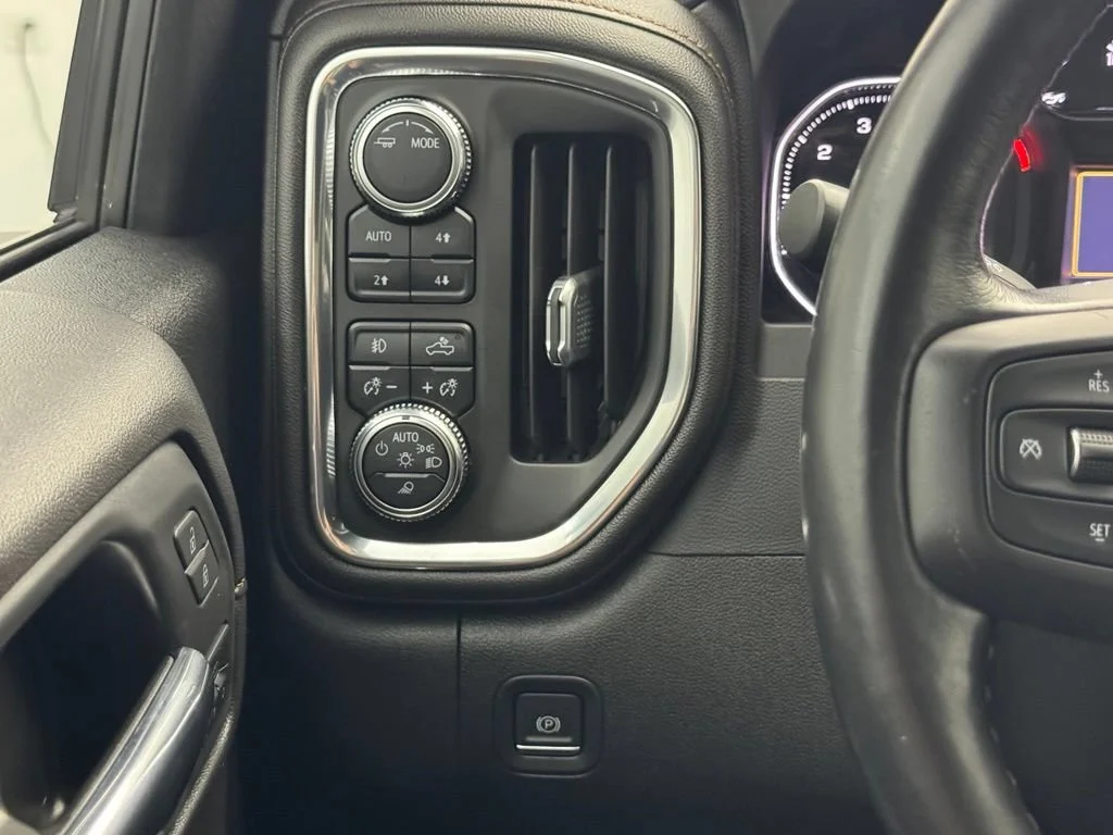 Used 2022 Onyx Black GMC AT4 image 19