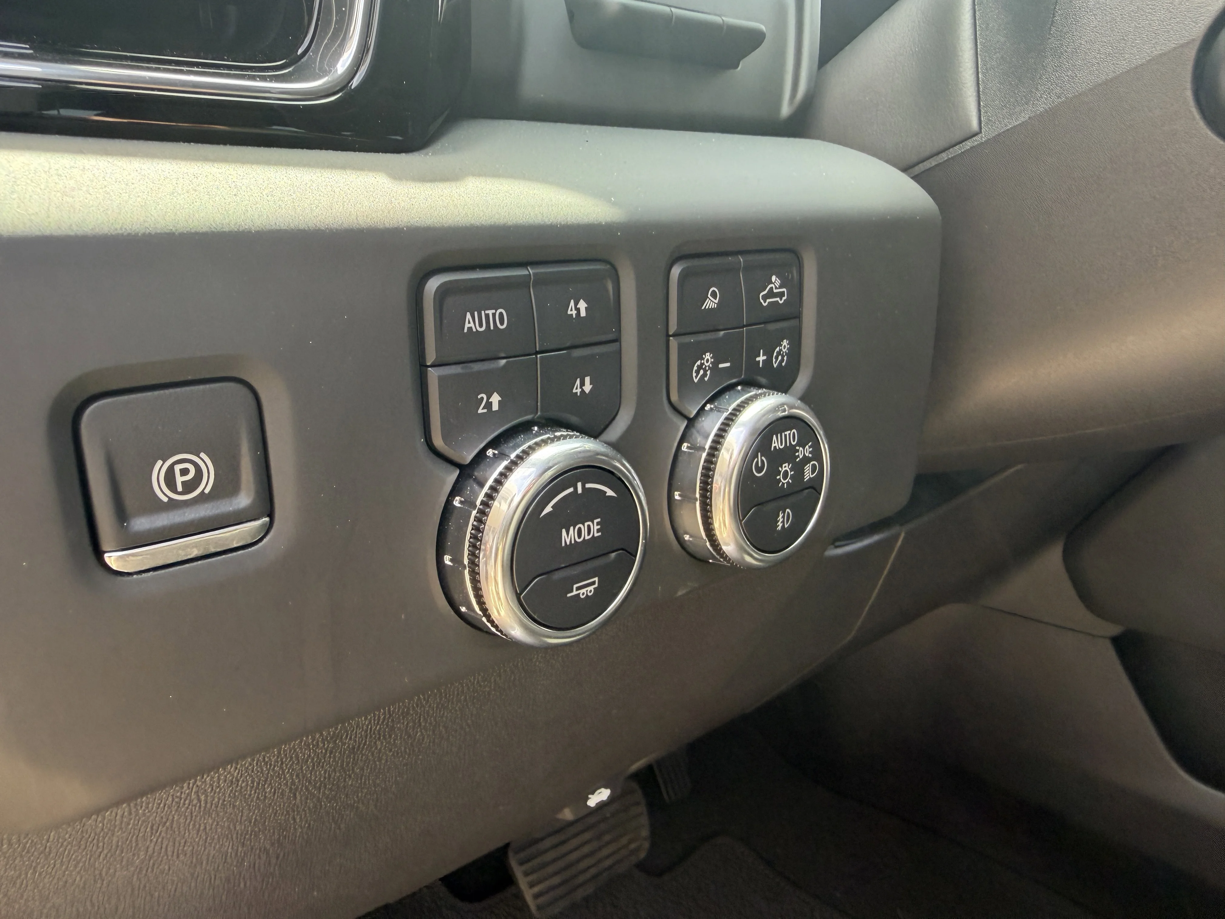 Used 2024 Onyx Black GMC Denali image 36