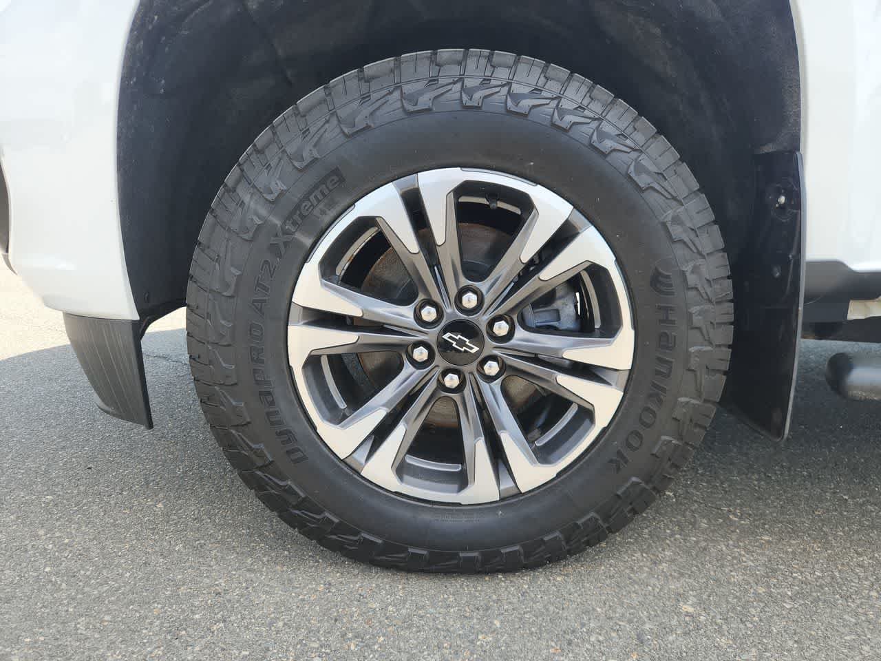 Used 2022 Summit White Chevrolet Z71 image 10