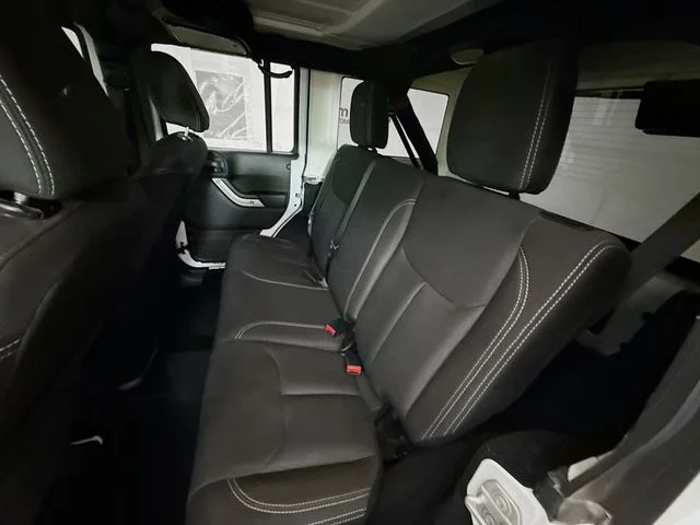 Used 2018 White Jeep Unlimited Sahara image 25
