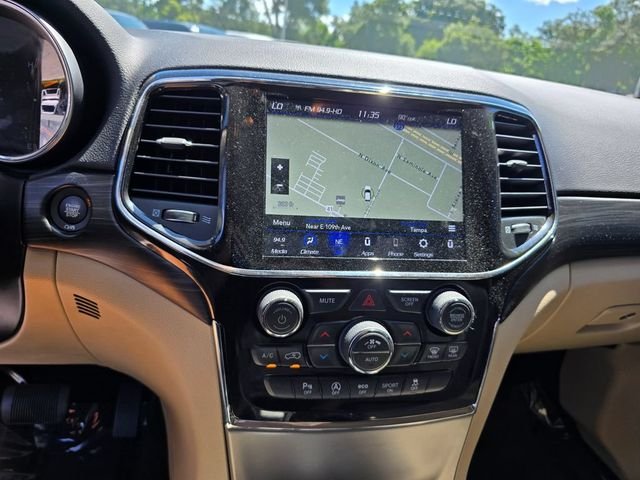 Certified Used 2022 White Jeep Laredo E image 24
