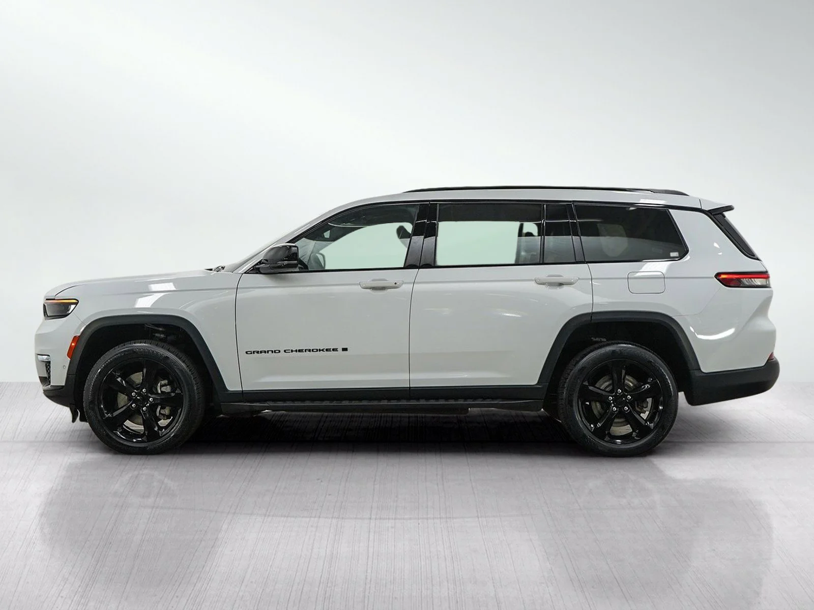 Used 2024 Jeep Grand Cherokee L Limited with VIN 1C4RJKBGXR8547771 for sale in Hopkins, Minnesota
