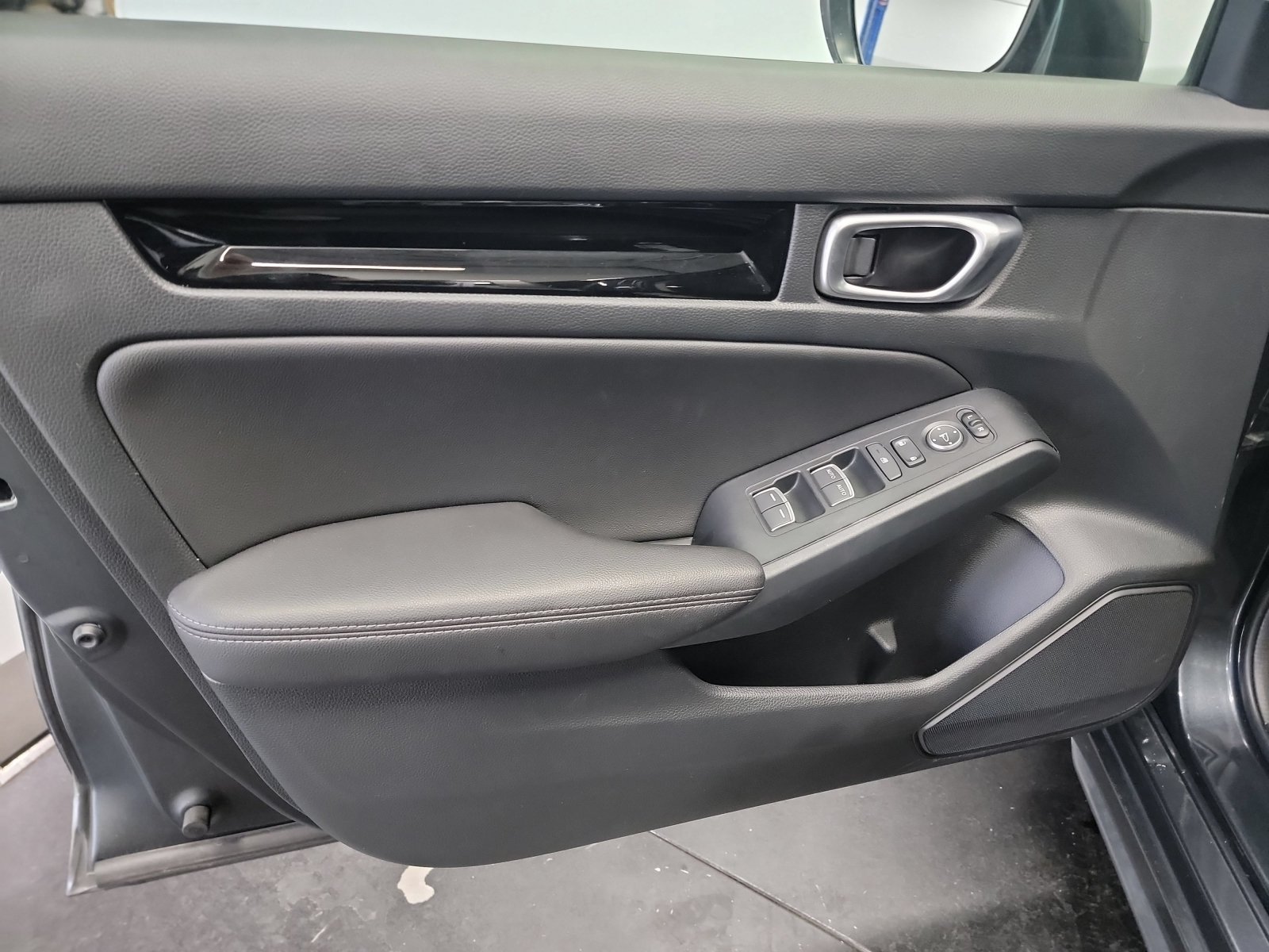 2023 Honda Civic Hatchback EX-L - Photo 13