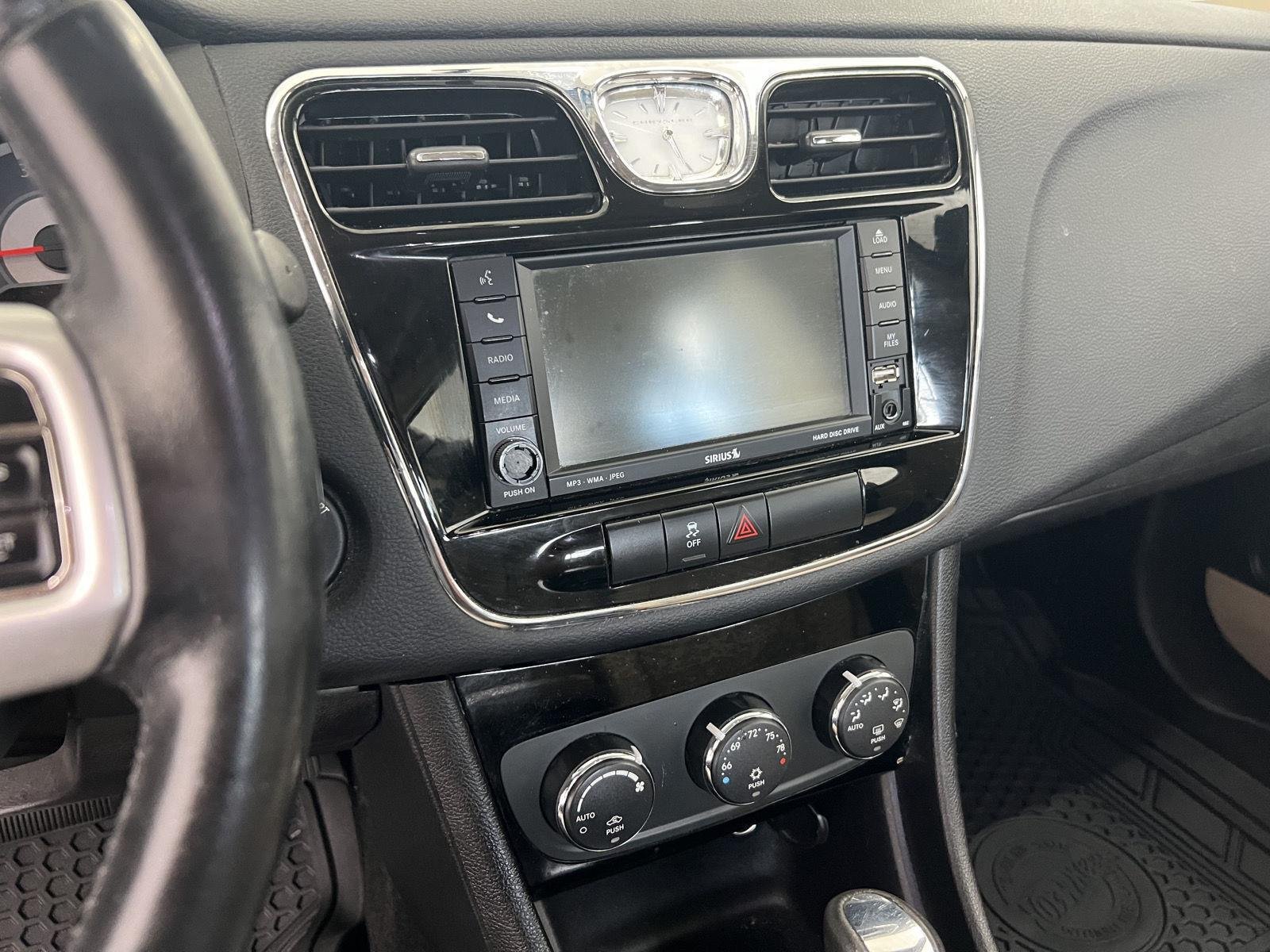 2011 Chrysler 200 Touring - Photo 15