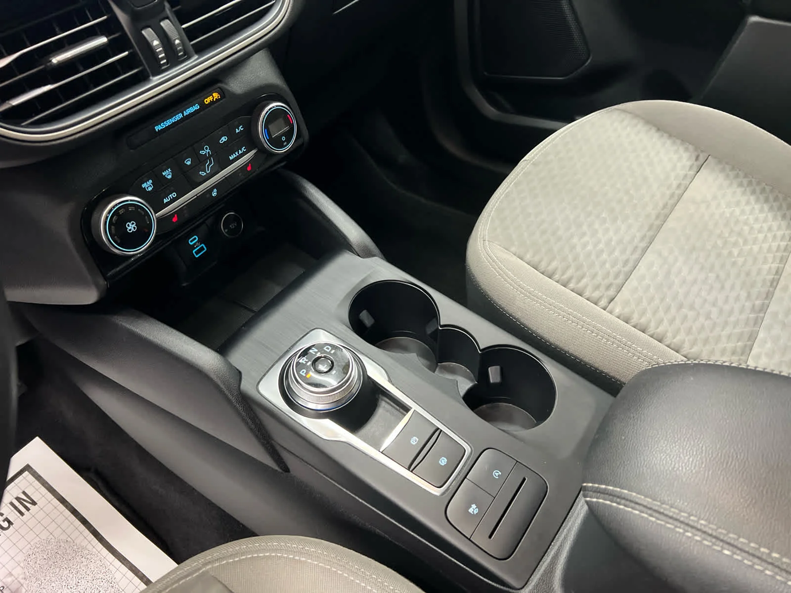 Used 2021 Oxford White Ford SE image 21