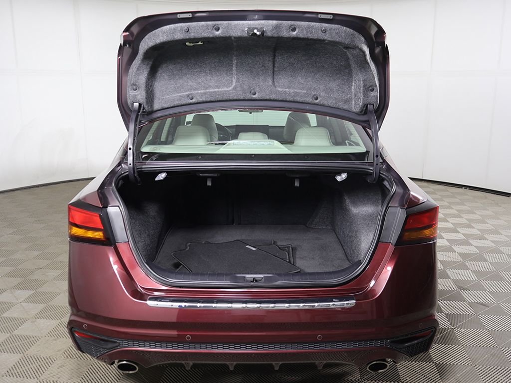 Used 2023 Red Nissan 2.5 SL image 16