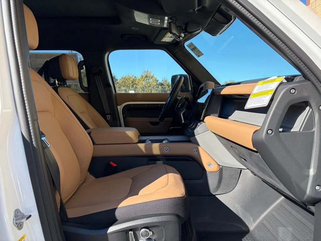 New 2026 White Land Rover V8 image 15
