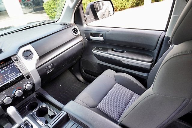 Used 2014  Toyota SR5 image 19